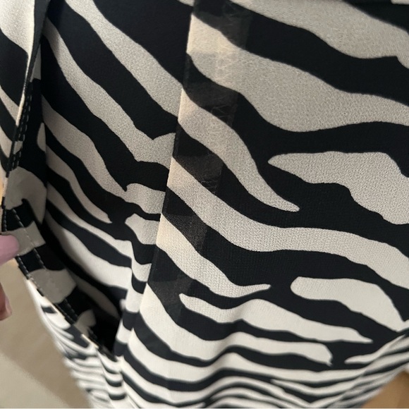 REISSUE CA Animal Print Skirt Button Front Closure Side Pockets Tan Black sz 6 - Picture 8 of 8